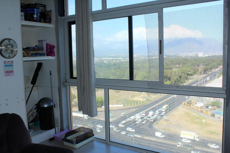 1 Bedroom Property for Sale in Goodwood Central Western Cape